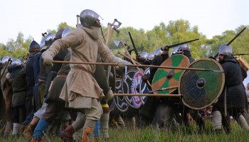 Mastering the Look: Your Complete Guide to Viking Reenactment Tunics